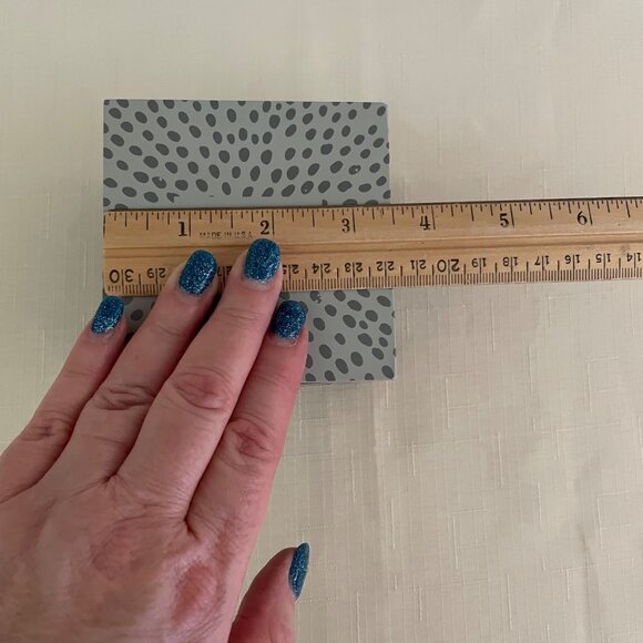 Bon Voyage 4-Piece Goldtone Bead Seashell and Rhinestone Bracelet Set w/Gift Box - Picture 4 of 7